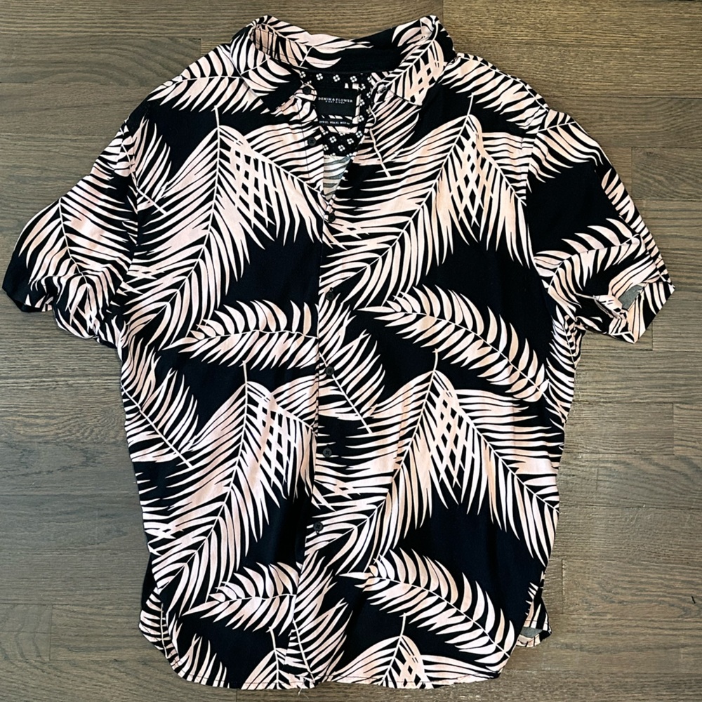 Black and pink tropical Hawaiian button up short sleeve shirt